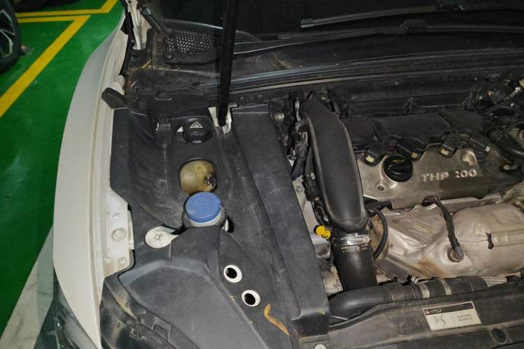 Used DS 6 2014 1.6T Luxury Edition THP200 Engine Bay Right