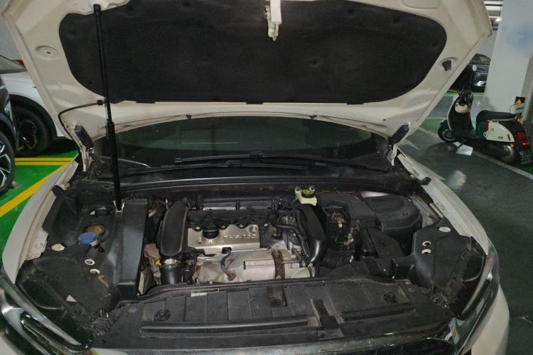 Used DS 6 2014 1.6T Luxury Edition THP200 Engine Bay