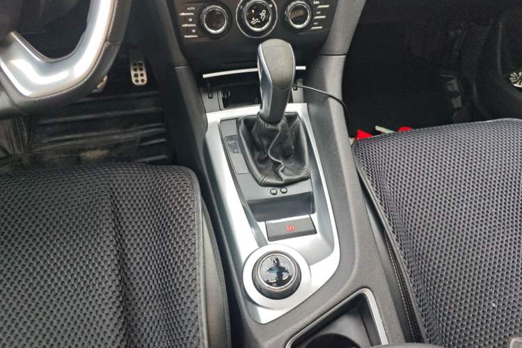 Used DS 6 2014 1.6T Luxury Edition THP200 Gear Lever