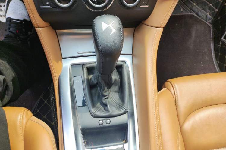 Used DS 6 2014 1.6T Prestige Edition THP160 Gear Lever