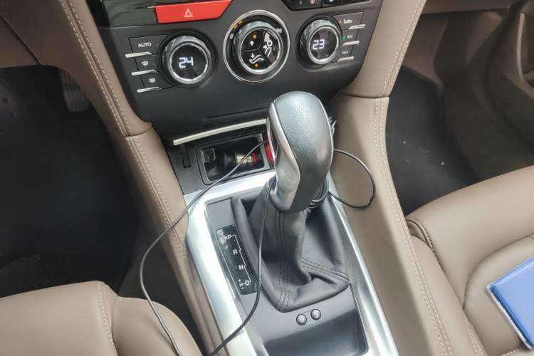 Used DS 6 2014 1.6T Prestige Edition THP160 Gear Lever