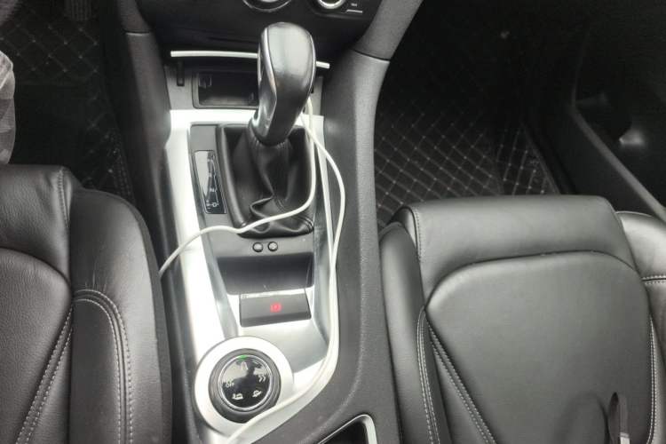 Used DS 6 2014 1.6T Luxury Edition THP160 Gear Lever