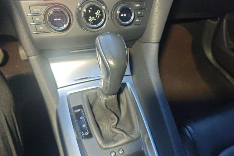 Used DS 6 2014 1.6T Luxury Edition THP160 Gear Lever