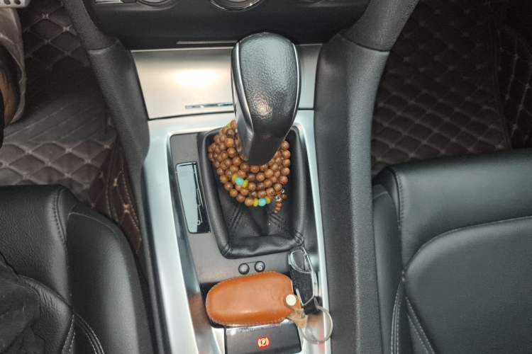 Used DS 6 2014 1.6T Luxury Edition THP200 Gear Lever