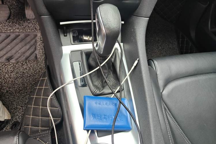 Used DS 6 2014 1.6T Luxury Edition THP160 Gear Lever