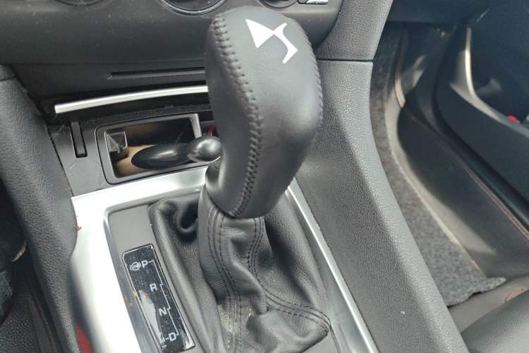 Used DS 6 2014 1.6T Luxury Edition THP160 Gear Lever