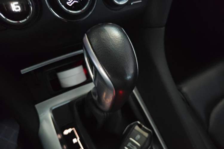 Used DS 6 2014 1.6T Luxury Edition THP160 Gear Lever