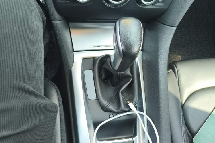 Used DS 6 2014 1.6T Luxury Edition THP200 Gear Lever