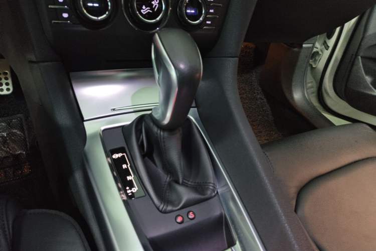 Used DS 6 2014 1.6T Luxury Edition THP200 Gear Lever