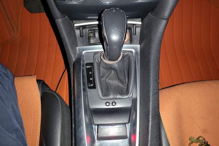 Used DS 6 2014 1.6T Luxury Edition THP160 Gear Lever