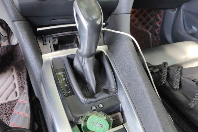 Used DS 6 2014 1.6T Luxury Edition THP160 Gear Lever
