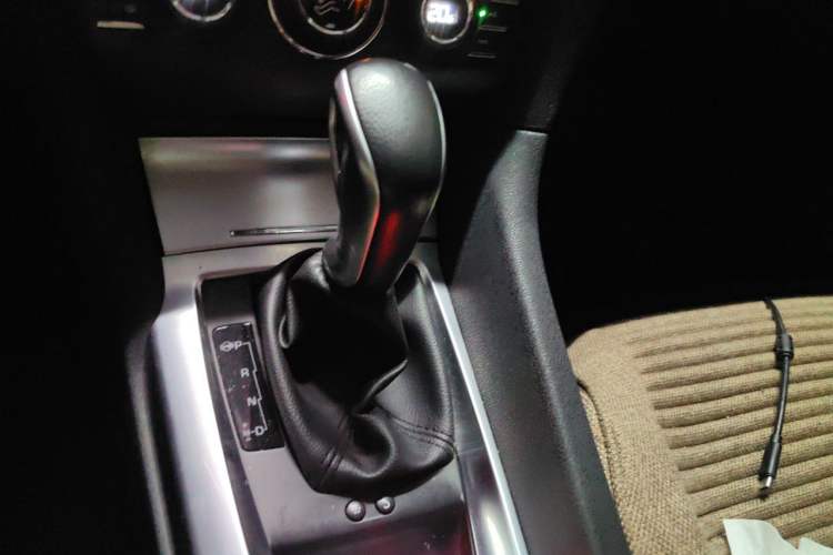 Used DS 6 2014 1.6T Luxury Edition THP160 Gear Lever