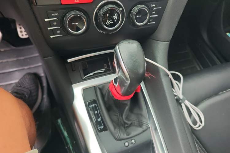 Used DS 6 2014 1.6T Luxury Edition THP200 Gear Lever