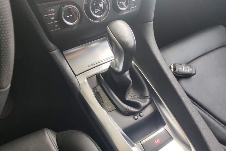 Used DS 6 2014 1.6T Luxury Edition THP160 Gear Lever