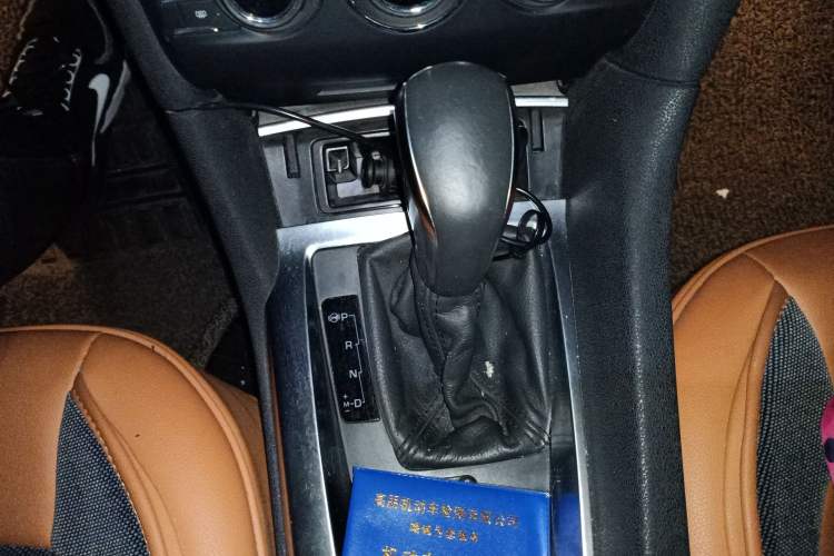 Used DS 6 2014 1.6T Luxury Edition THP160 Gear Lever