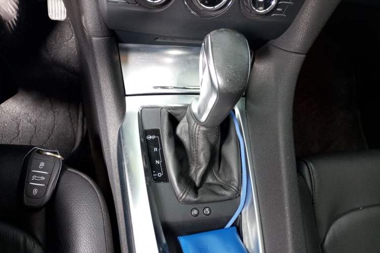 Used DS 6 2014 1.6T Luxury Edition THP160 Gear Lever