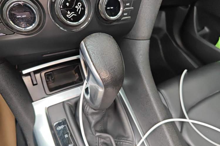 Used DS 6 2014 1.6T Luxury Edition THP160 Gear Lever