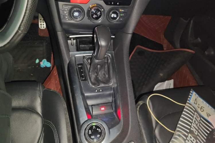 Used DS 6 2014 1.6T Luxury Edition THP200 Gear Lever