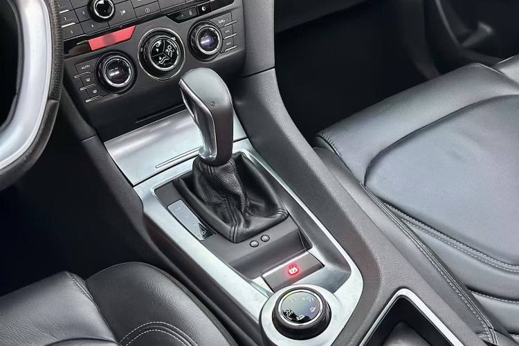 Used DS 6 2014 1.6T Luxury Edition THP200 Gear Lever