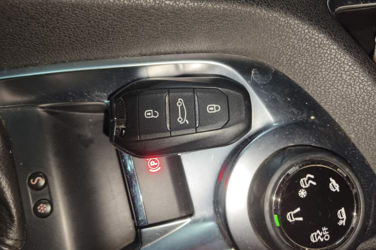 Used DS 6 2014 1.6T Luxury Edition THP200 Interior 1