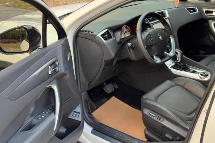 Used DS 6 2014 1.6T Luxury Edition THP160 Interior 2