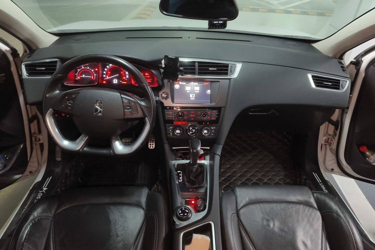Used DS 6 2014 1.6T Luxury Edition THP200 Interior 2