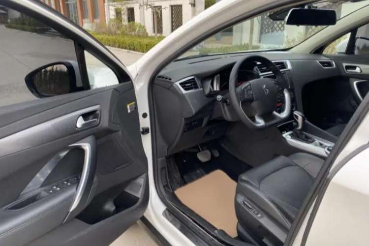 Used DS 6 2014 1.6T Luxury Edition THP160 Interior 2