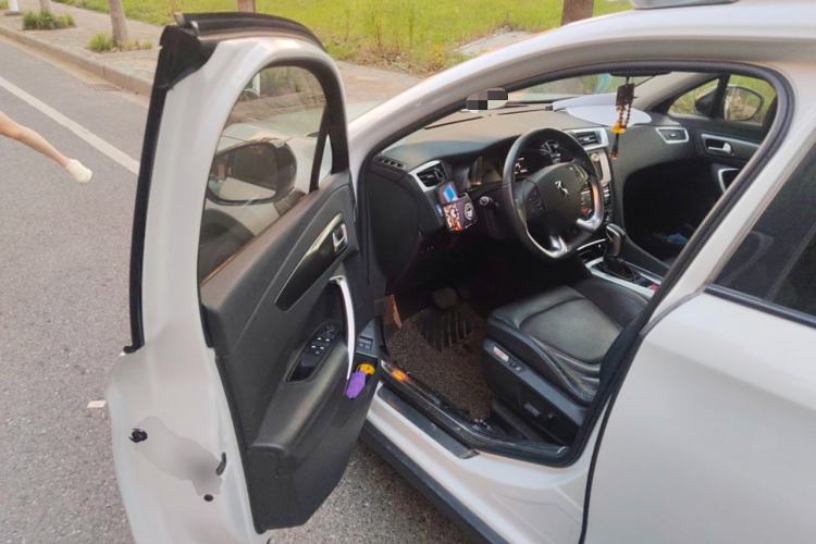 Used DS 6 2014 1.6T Luxury Edition THP160 Interior 3