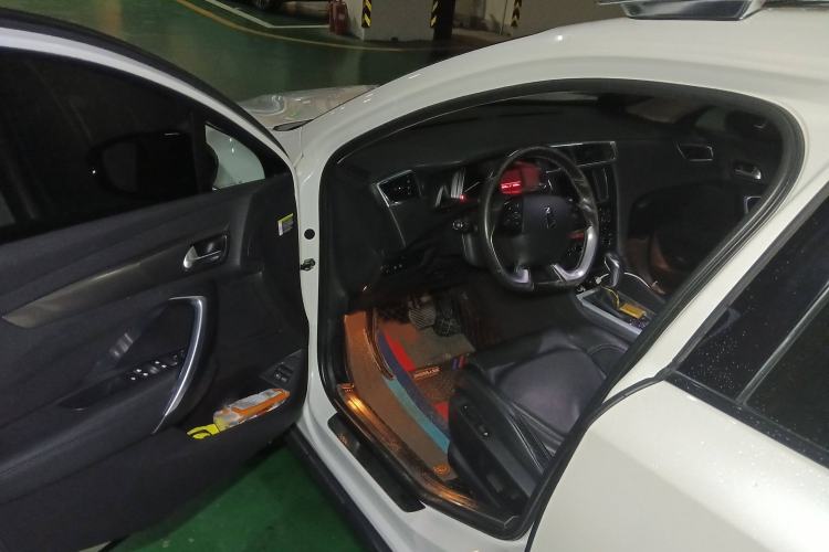 Used DS 6 2014 1.6T Luxury Edition THP160 Interior 3