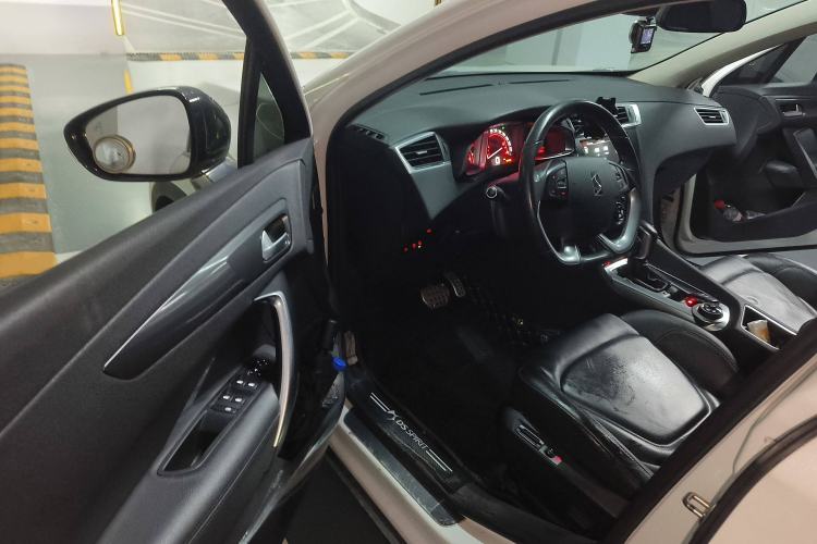 Used DS 6 2014 1.6T Luxury Edition THP200 Interior 3