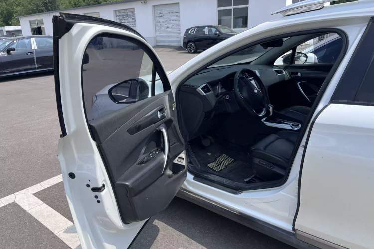 Used DS 6 2014 1.6T Luxury Edition THP160 Interior 5