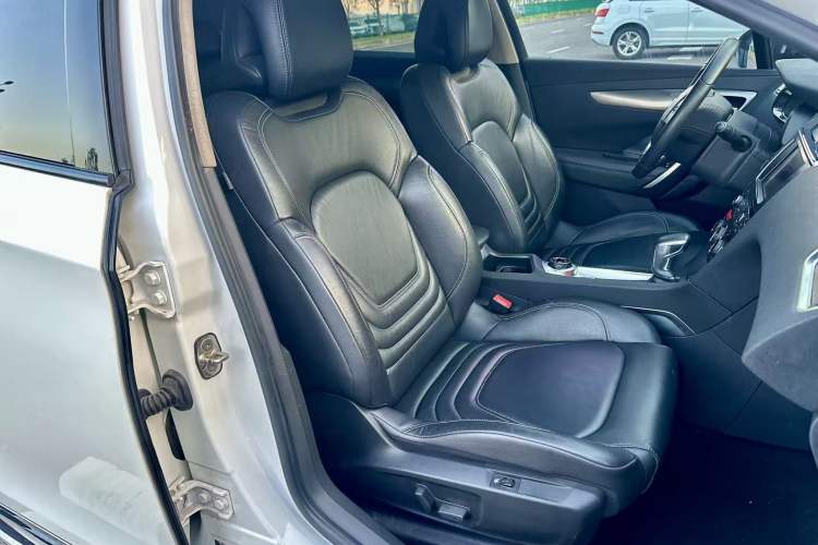Used DS 6 2014 1.6T Luxury Edition THP200 Interior 5