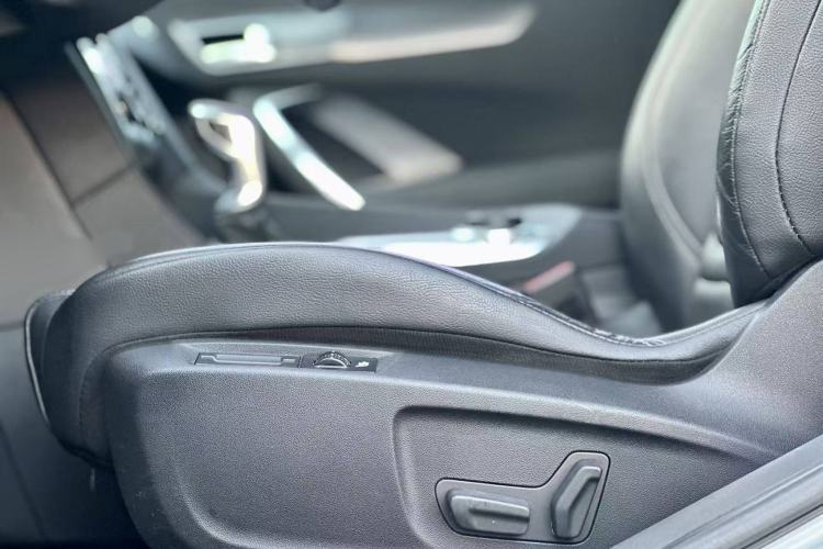Used DS 6 2014 1.6T Luxury Edition THP200 Interior 7