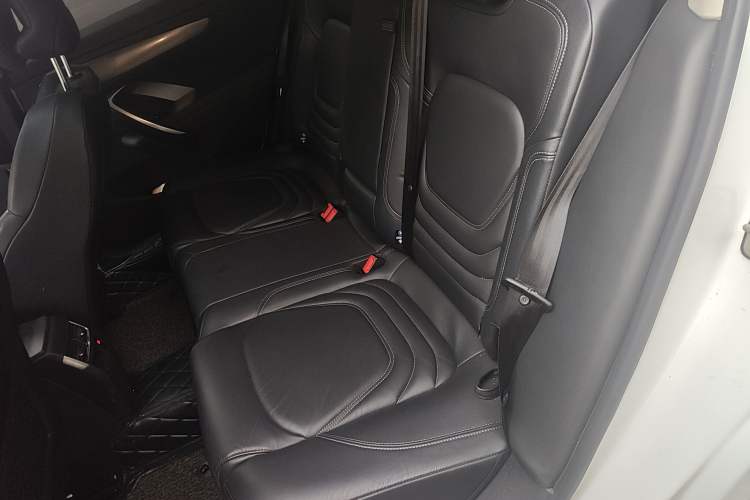 Used DS 6 2014 1.6T Luxury Edition THP200 Left Rear Seat
