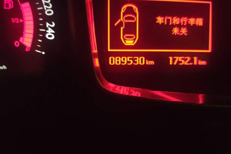 Used DS 6 2014 1.6T Luxury Edition THP160 Odometer Close Up