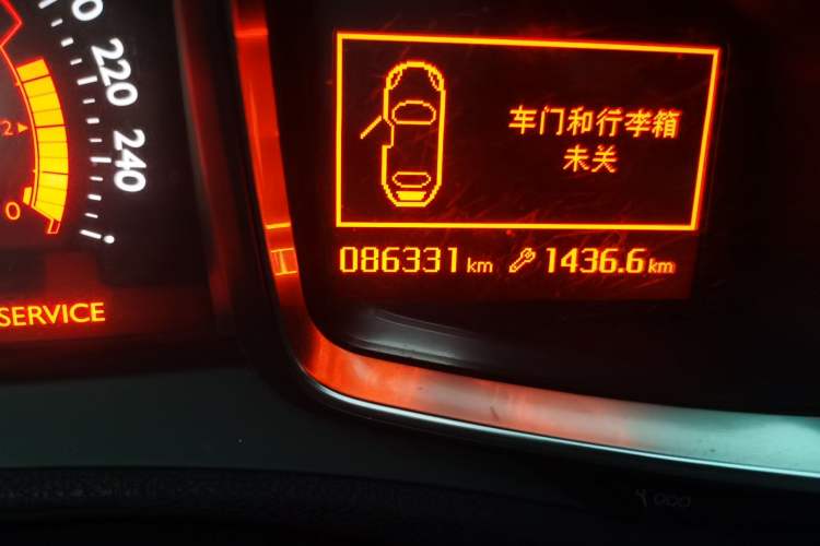 Used DS 6 2014 1.6T Elegant Version THP160 Odometer Close Up