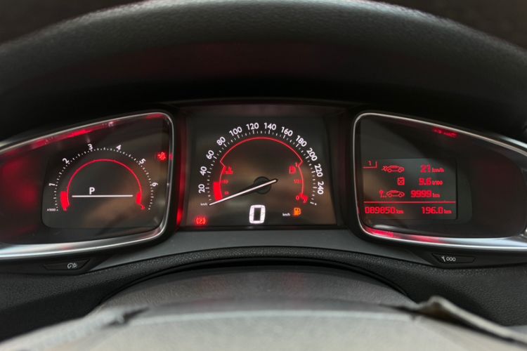 Used DS 6 2014 1.6T Luxury Edition THP160 Odometer Close Up