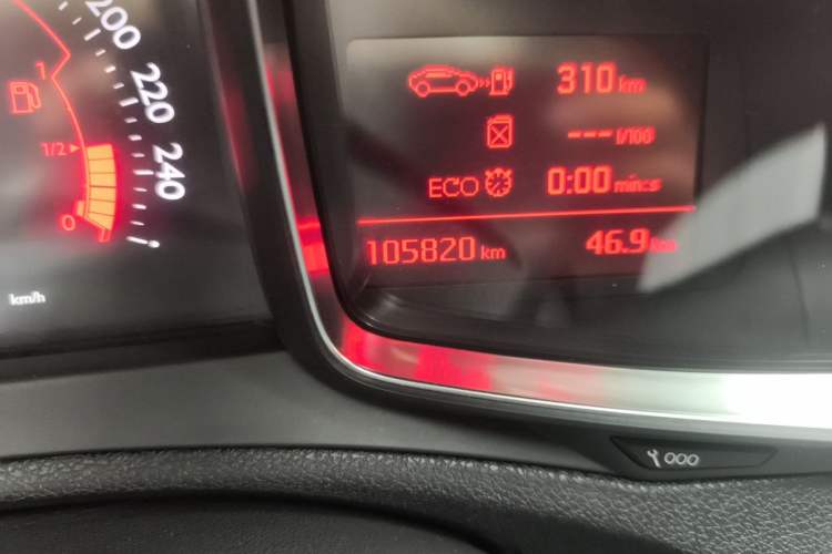 Used DS 6 2014 1.6T Luxury Edition THP160 Odometer Close Up