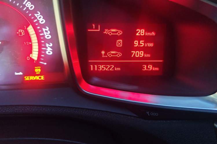 Used DS 6 2014 1.6T Luxury Edition THP160 Odometer Close Up
