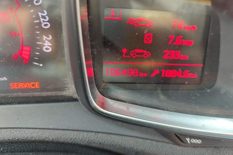 Used DS 6 2014 1.6T Luxury Edition THP160 Odometer Close Up