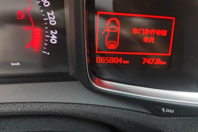 Used DS 6 2014 1.6T Luxury Edition THP160 Odometer Close Up
