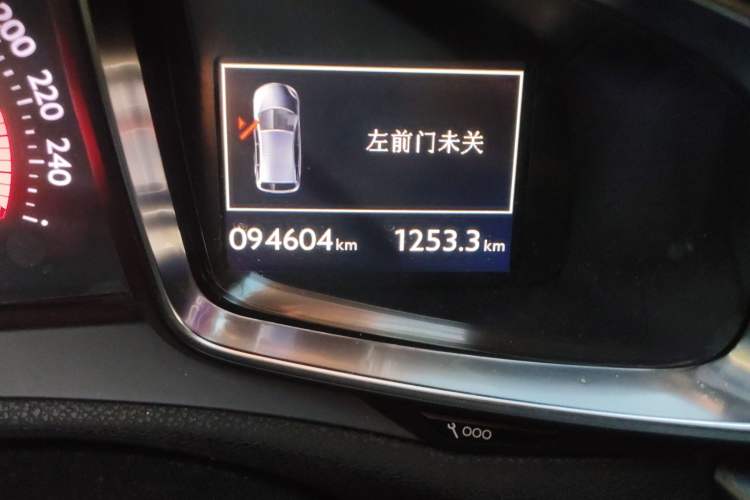 Used DS 6 2014 1.6T Luxury Edition THP160 Odometer Close Up