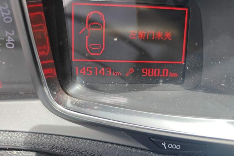Used DS 6 2014 1.6T Luxury Edition THP160 Odometer Close Up
