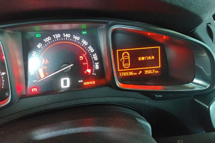 Used DS 6 2014 1.6T Luxury Edition THP160 Odometer Close Up