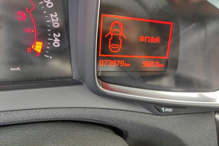Used DS 6 2014 1.6T Luxury Edition THP160 Odometer Close Up
