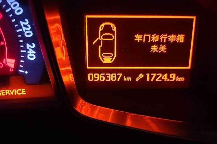 Used DS 6 2014 1.6T Luxury Edition THP160 Odometer Close Up