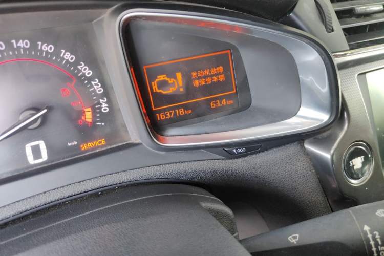 Used DS 6 2014 1.6T Luxury Edition THP160 Odometer Close Up