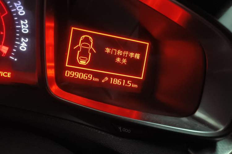 Used DS 6 2014 1.6T Luxury Edition THP200 Odometer Close Up
