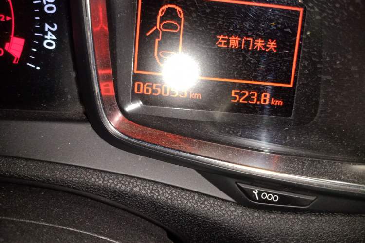 Used DS 6 2014 1.6T Luxury Edition THP160 Odometer Close Up