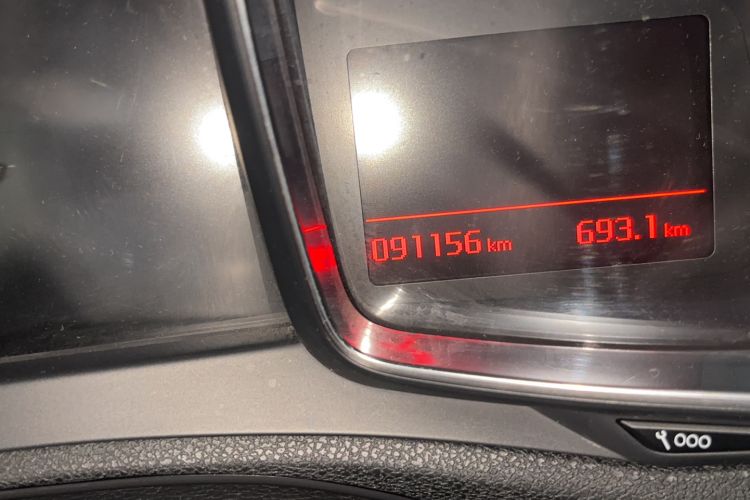 Used DS 6 2014 1.6T Luxury Edition THP160 Odometer Close Up